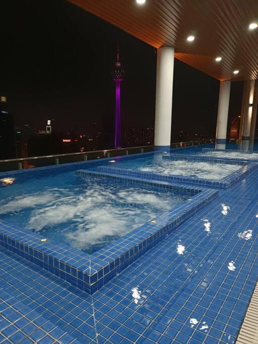 Pangsapuri Col 14b Modern Infinity Pool Klcc Balcony View Kuala Lumpur