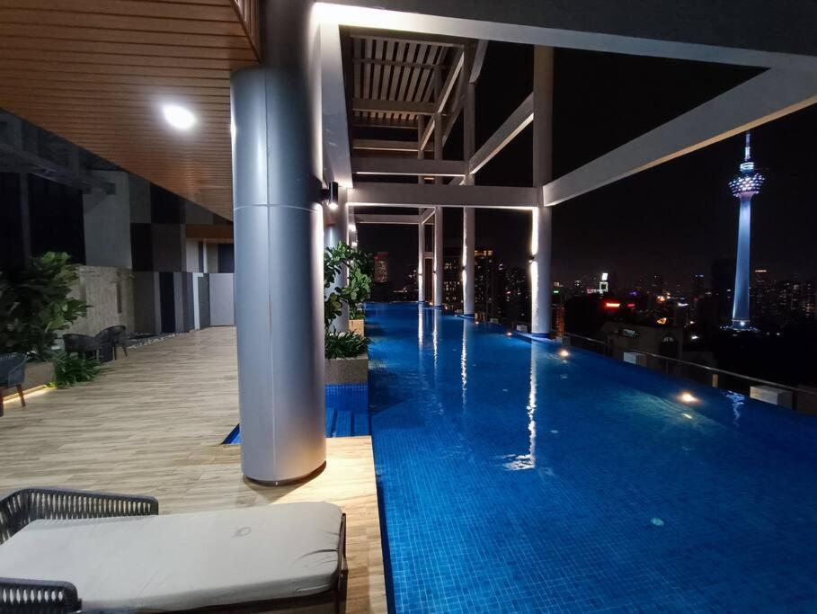 Col 14b Modern Infinity Pool Klcc Balcony View Pangsapuri Kuala Lumpur