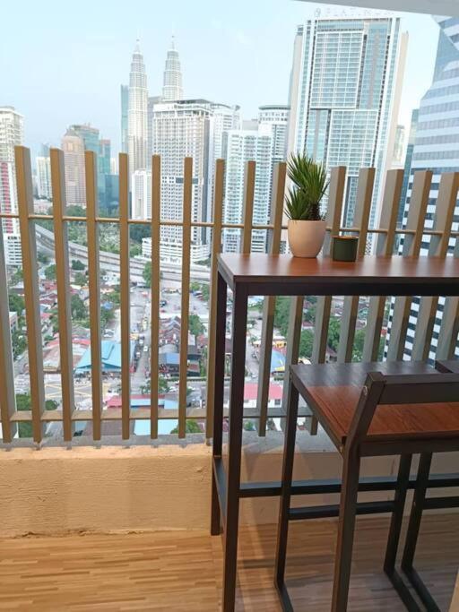 Col 14b Modern Infinity Pool Klcc Balcony View *